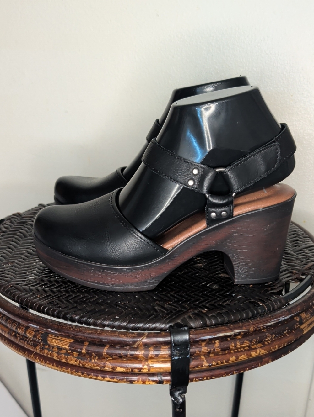 BOC by Born Natasha Womens Round Closed Toe Clogs Black Size 7M